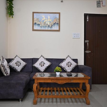 Staeg Heart Of City 2Bhk - 201 Індаур Екстер'єр фото